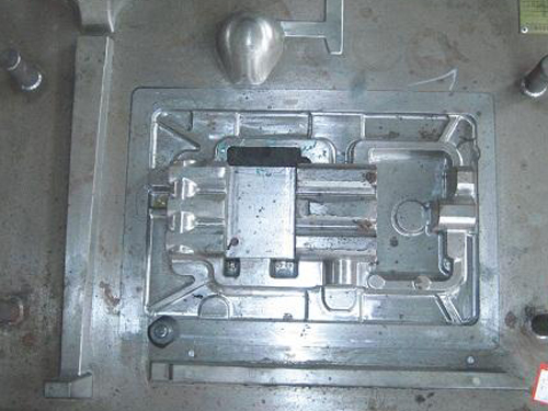 射芯机的安装与铸造模具设计特点